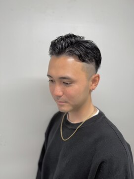 ファロ 二子玉川(falo) ツーブロフェードスタイル【falo二子玉川】