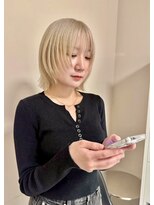 ヒビヲ 天神警固(HIBIO) ショートボブ切りっぱなしボブタッセルボブブリーチダブルカラー