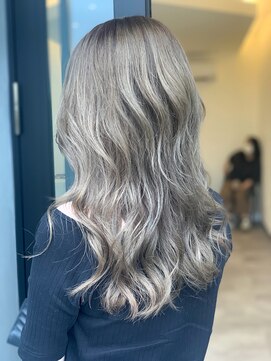 フェーディン(fa/din) シルバーグレージュレイヤースタイル