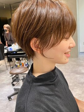 ビュー フクオカ(VIEW FUKUOKA) 耳かけ小顔似合わせカットアースカラーのショートボブ