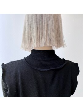 ピア(Pia) パツっとボブ × ホワイトベージュ