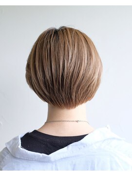 ルプラ ガーデン(le-pla garden) ベージュカラー#ダブルカラー＃前下がりショート＃ケアブリーチ