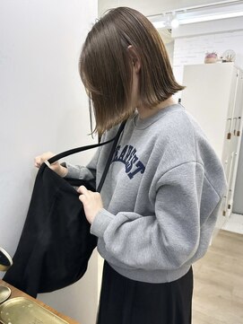 イコ 表参道原宿(ico) アッシュベージュ イルミナカラー 切りっぱなしボブ