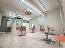 エンノア 池袋(ENNOA)の雰囲気（素材のコントラストで落ち着いた空間◎）