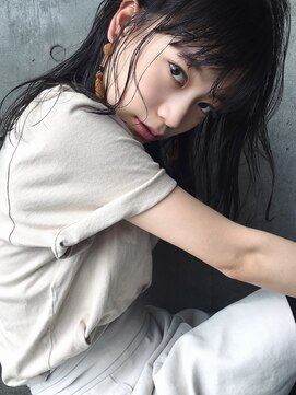 ルーム(Loom.) 〈スタイリング簡単〉柔らかい質感のストレートロング