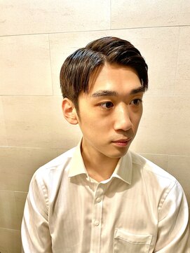 グレイスフル バーバープラチナム 六本木店(Graceful Barber platinum) 刈り上げサイドパートビジネスショート