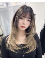 ロムーク 表参道(LOMKH)&nbsp;ミディアムザクザクレイヤーで小顔に見える簡単スタイリング