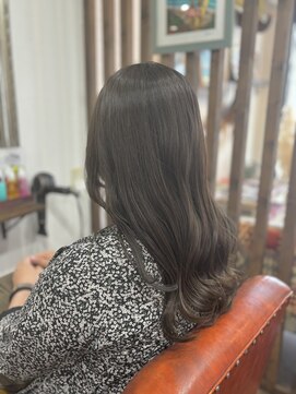 ヘアメイク アンフィ(amphi) オリーブベージュ