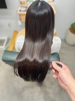 オンリーワン(only one)の写真/髪の体力がない方もお任せ◎エイジング毛やブリーチ毛に対応した縮毛矯正。さらさらのストレートを実現☆
