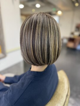 ポタム 東中野(potamu) ブリーチ有りデザインの白髪ぼかしハイライト