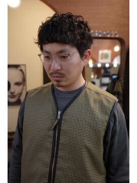 エディ(Edy) メンズスペインカールケアパーマ刈り上げ眉毛カット外国人風岡山