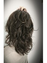 ヘアーアンドアイラッシュ ヨーク(Hair&eyelash york's) ダークアッシュに全体にフェミニンウェーブ