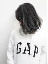 トルネード(TORNADO)&nbsp;外国人風モノトーングレーハイライトロングボブスタイル