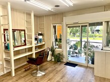 salon cactusの雰囲気（店内は広い空間でリラックスして頂けます）