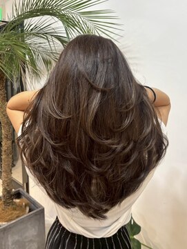 メリー オオサカ(Merly Osaka) butterfly layer cut