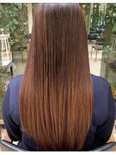 エイジングにより、パサついたり表面の毛が飛び出したりと変化してきた髪質も、元の美しい状態へ導きます！