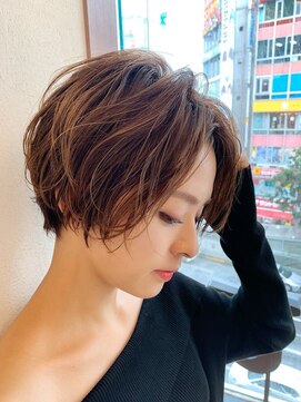 ヴェイン 渋谷(vain) 20代30代40代前下がり/ハンサムショート/毛先パーマ/黒髪