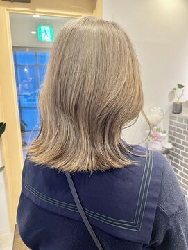 シェリー(Che'ri) ミディアムボブにミルクティーカラー/MANA