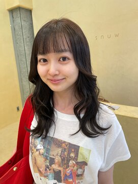 スニュウ(snuw) グレージュカラー