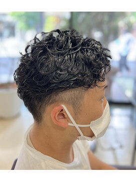 ノーム バイ アウラ(norm. by aura) 大人メンズ　パーマ　フェードカット