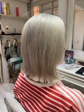 ナンバー ユアイロ 川崎(N° uairo) 【末安】ホワイトシルバー