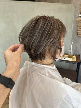 エル(ell) 白髪ぼかしショートボブ