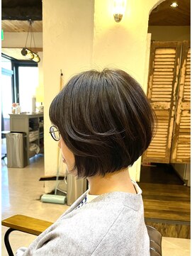 チリンバイロストシティー(Chillin by LOSTCITY) 丸みショートボブショートカットインナーカラー