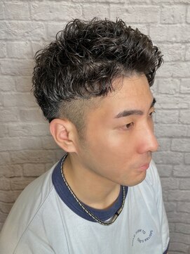 グレイスフルバーバー 赤坂見附店 ツーブロック無造作パーマショート