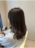 柔らかオリーブベージュで透明感アップ