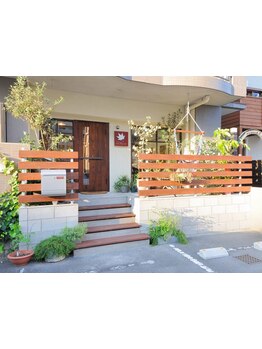 カフェのようにゆったり過ごせるプライベートサロン。アットホーム空間で心も髪もリフレッシュしませんか？