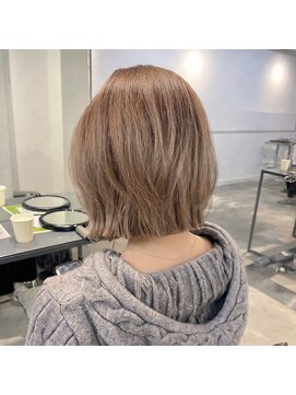 フォト 新宿(foto) ダブルカラー ブリーチありベージュレイヤーボブ 新宿