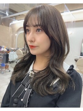 テオ(Theo) シースルーバング、小顔ヘア、くびれヘア