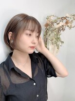 イーラ(era)&nbsp;《era》丸みショートボブ　ことりベージュ　艶ツヤ　みわ