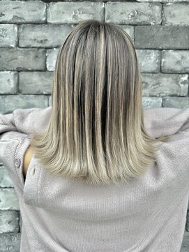 ラヴィエール(LAVIERE by R-EVOLUT) ハイライト/ケアブリーチ/レイヤーカット/髪質改善【柏/柏駅】