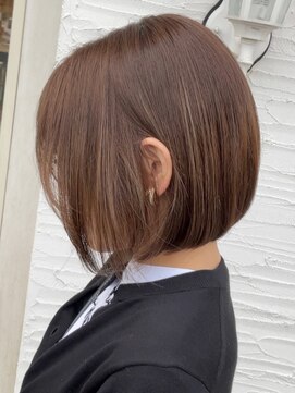 ヘアーエポック(hair epoque) くびレイヤーエモージュ斜めバング小顔似合わせカットボブ