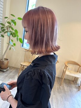 シフト(SHEEFT) ツヤ感◎20代30代トレンド外ハネミディアムアプリコットオレンジ