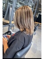 ビビッド(vivid)&nbsp;白髪ぼかしバレイヤージュ肩上レイヤー