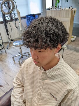 コワファーストナガサキシャンプーボーイ(COIFF1RST NAGASAKI SHAMPOO BOY) vマッシュ×細かめ波巻きスパイラルパーマ
