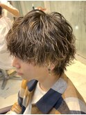 渋谷メンズハイライトカラー緩め波巻きスパイラルパーマ