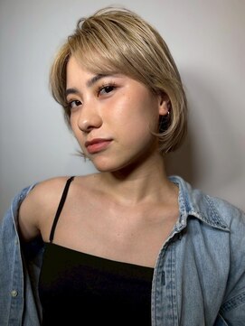 ヴヴ(Bub) 抜きっぱなしブロンド ハイトーン ブリーチ 20代 ミニボブ