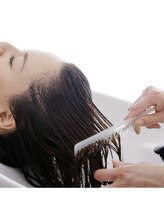 キューティクルトリートメント｜補修・コーティングしながらフタをします。