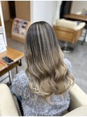 人気スタイルミルクティーバレイヤージュ