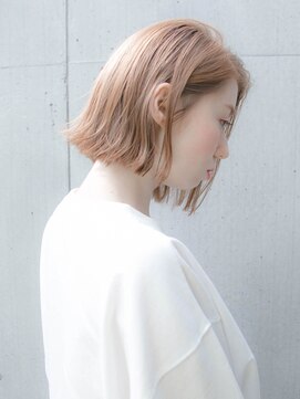 ルティア(Lutia) ホワイトベージュ ダブルカラー外ハネ