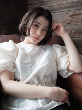 チャチャブラン アミー(cha-cha Blanc Amie) センター分けボブスタイル