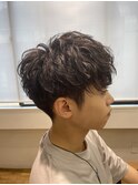 前下がりマッシュ スパイラルパーマ 無造作 刈り上げ