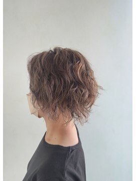 アールグレイ(EARLGREY) 軽やかなパーマと、透け感を出すインナーカラー