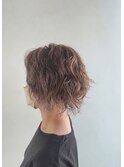 軽やかなパーマと、透け感を出すインナーカラー