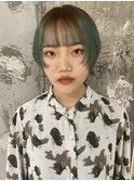 グリーンルーツカラー×ショートスタイル