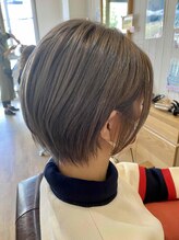 カフィカ(cafika)&nbsp;大人可愛い20代30代40代丸みショートボブオリーブグレージュ