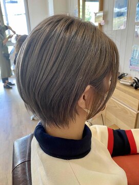 カフィカ(cafika) 大人可愛い20代30代40代丸みショートボブオリーブグレージュ